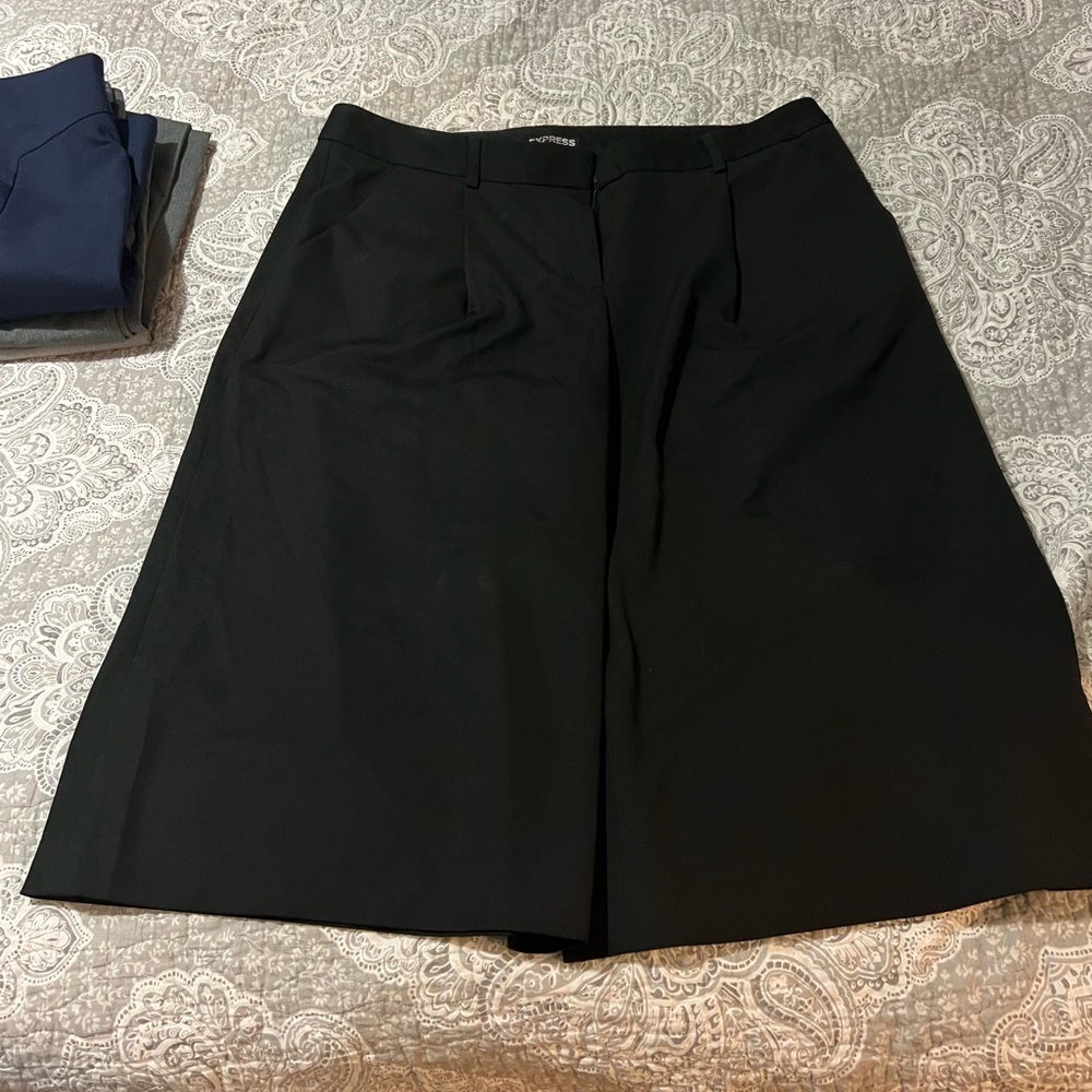 Women’s Express size 10 wide leg cropped dress pants.